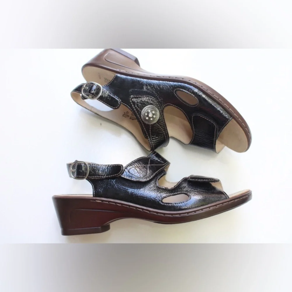 WaldLaufers sandals made